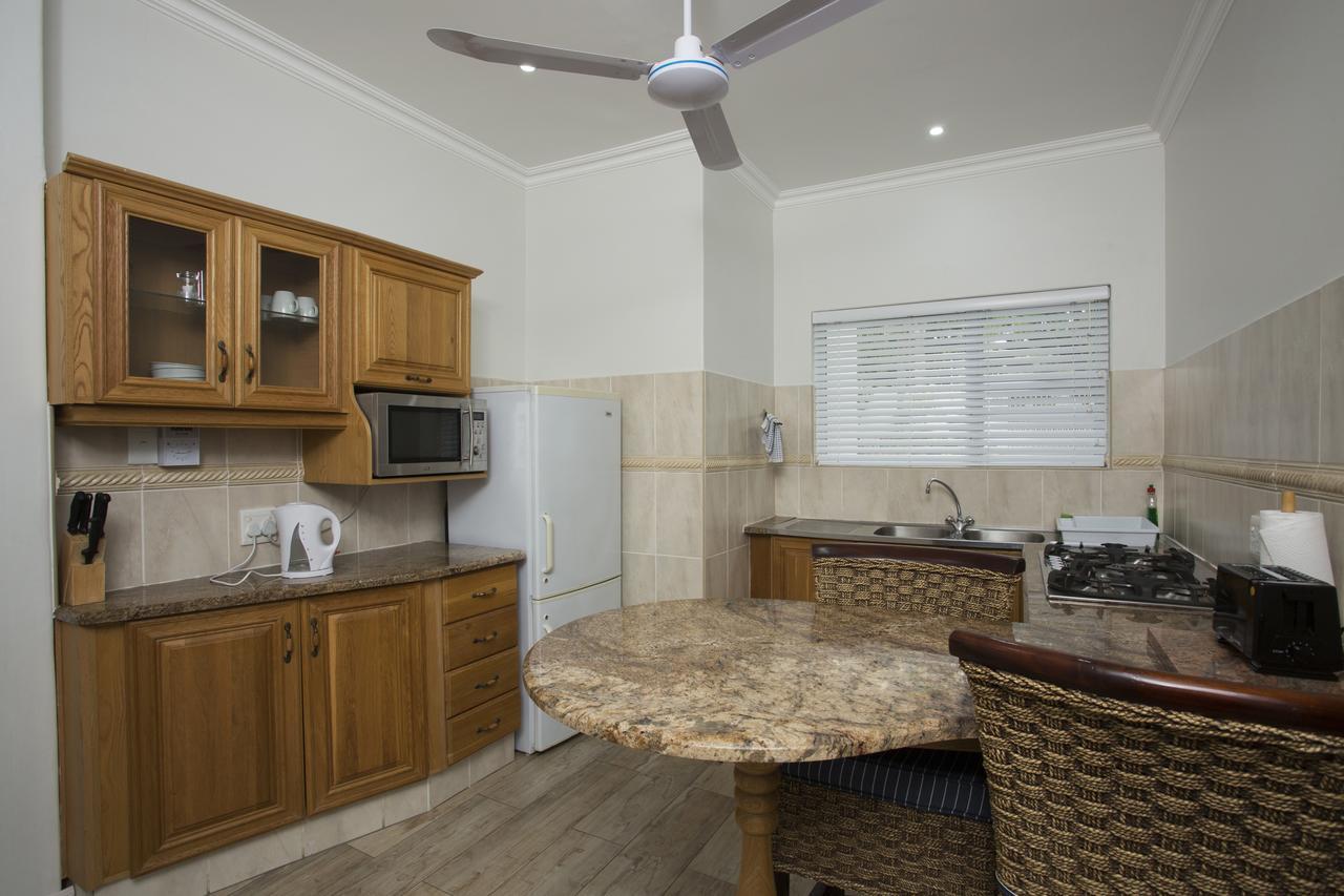 Ocean Hideaway Bed And Breakfast Amanzimtoti Bagian luar foto