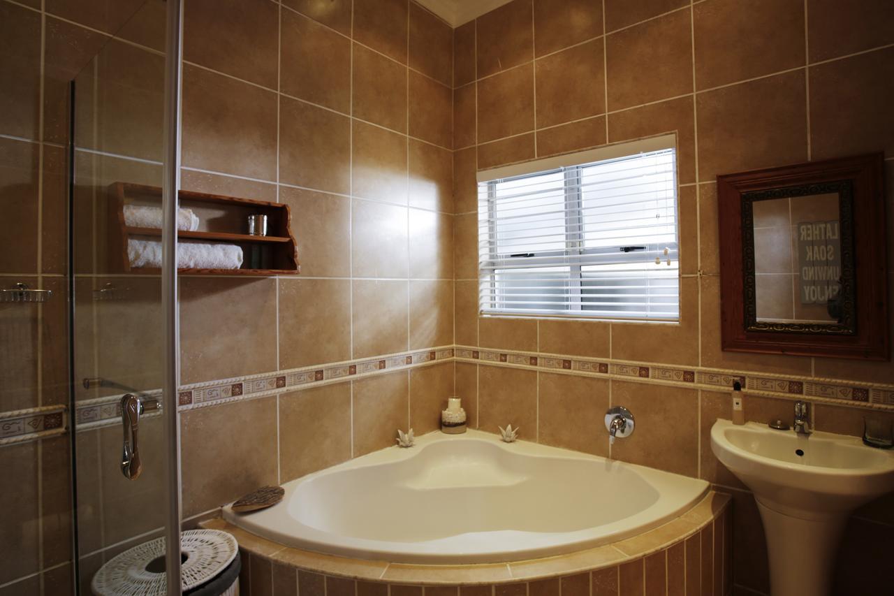 Ocean Hideaway Bed And Breakfast Amanzimtoti Bagian luar foto