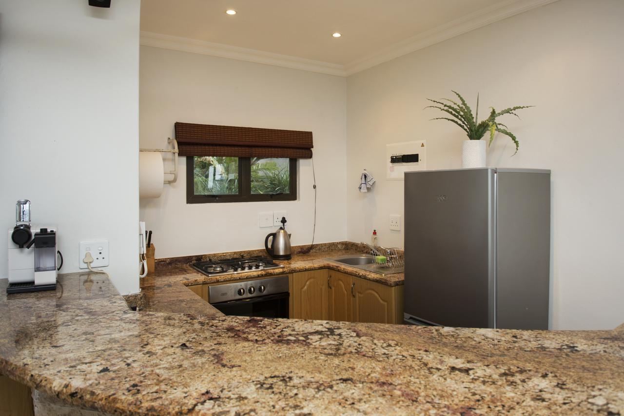 Ocean Hideaway Bed And Breakfast Amanzimtoti Bagian luar foto
